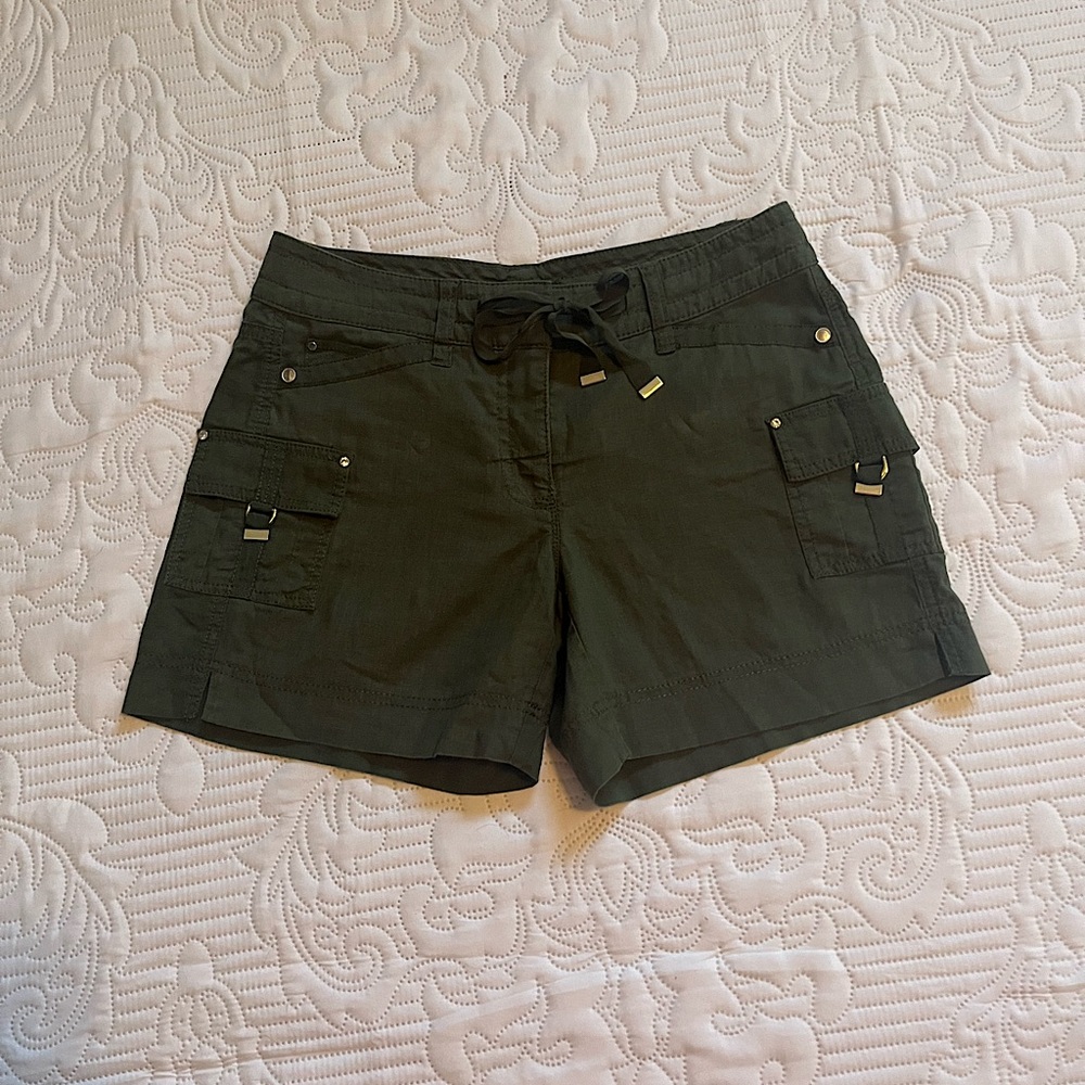 White House Black Market linen/rayon shorts size  0.
